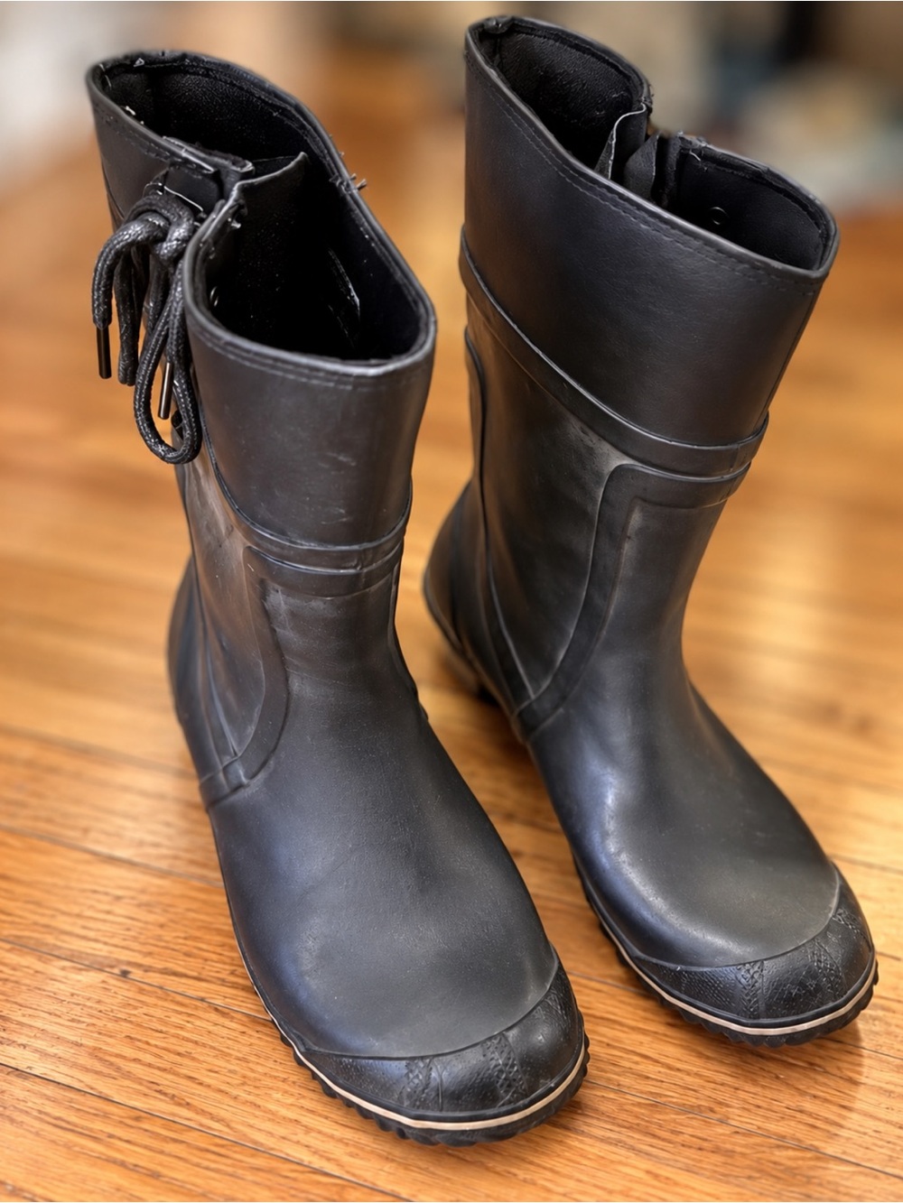 Sorel Conquest Carly Black Waterproof Rubber Rain Boots | Size 9
Description:
